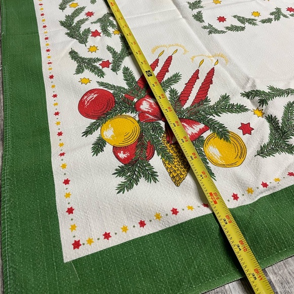 VINTAGE 35”x49” Christmas Table Cloth Great Condition for it’s age a few very - Picture 4 of 7